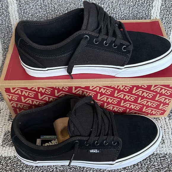 Vans Chukka Low Suede Black/True White WMNS - Picture 3 of 16